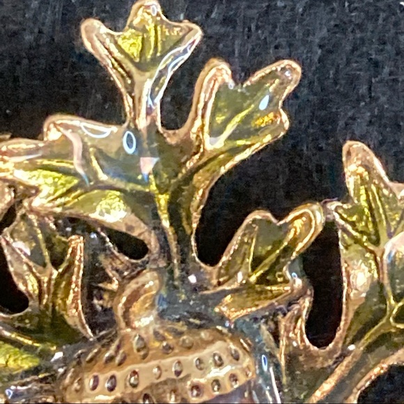 Vintage Avon Acorn pin🍁 - Picture 6 of 9